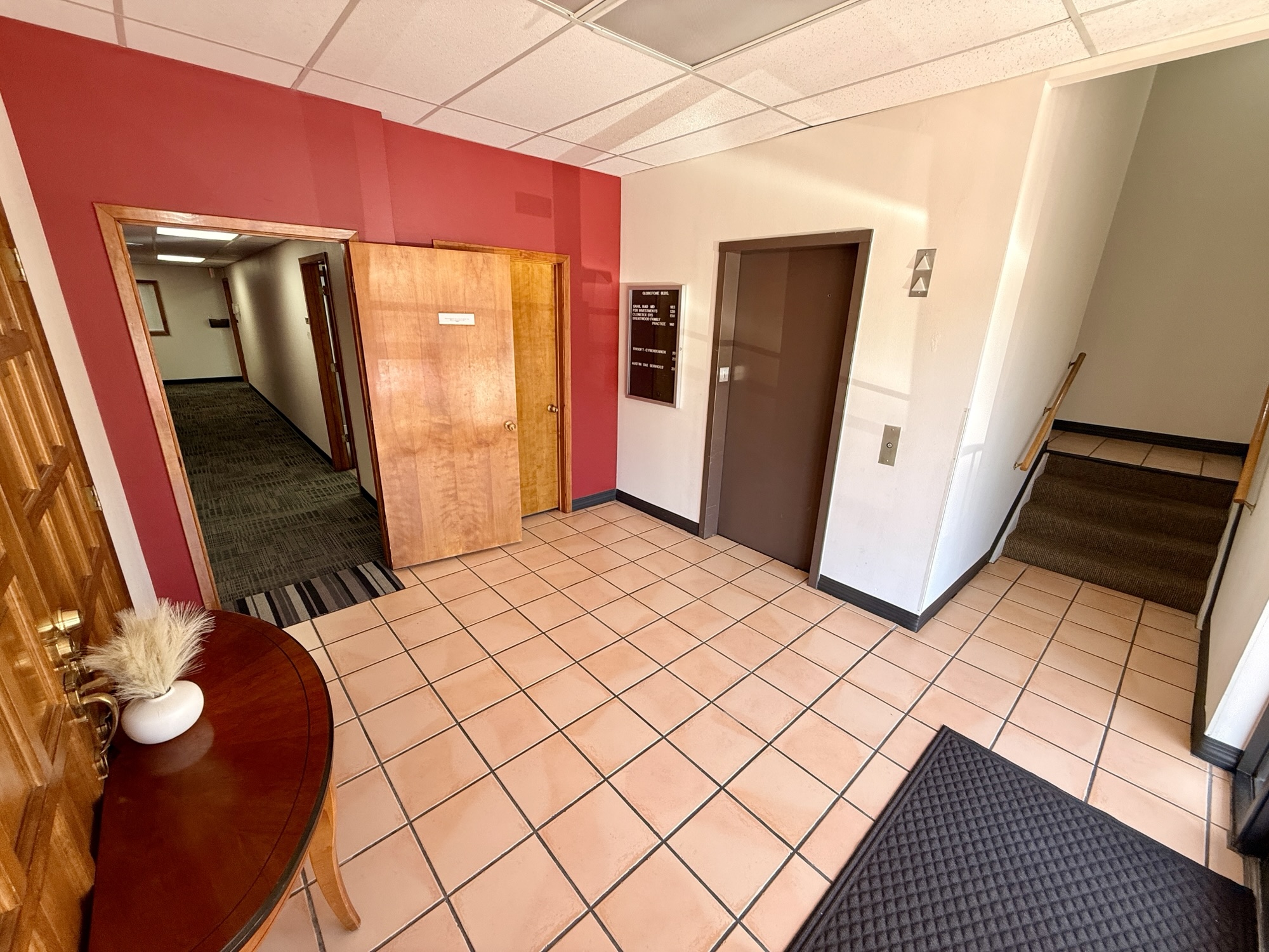 1300 W Koenig Ln