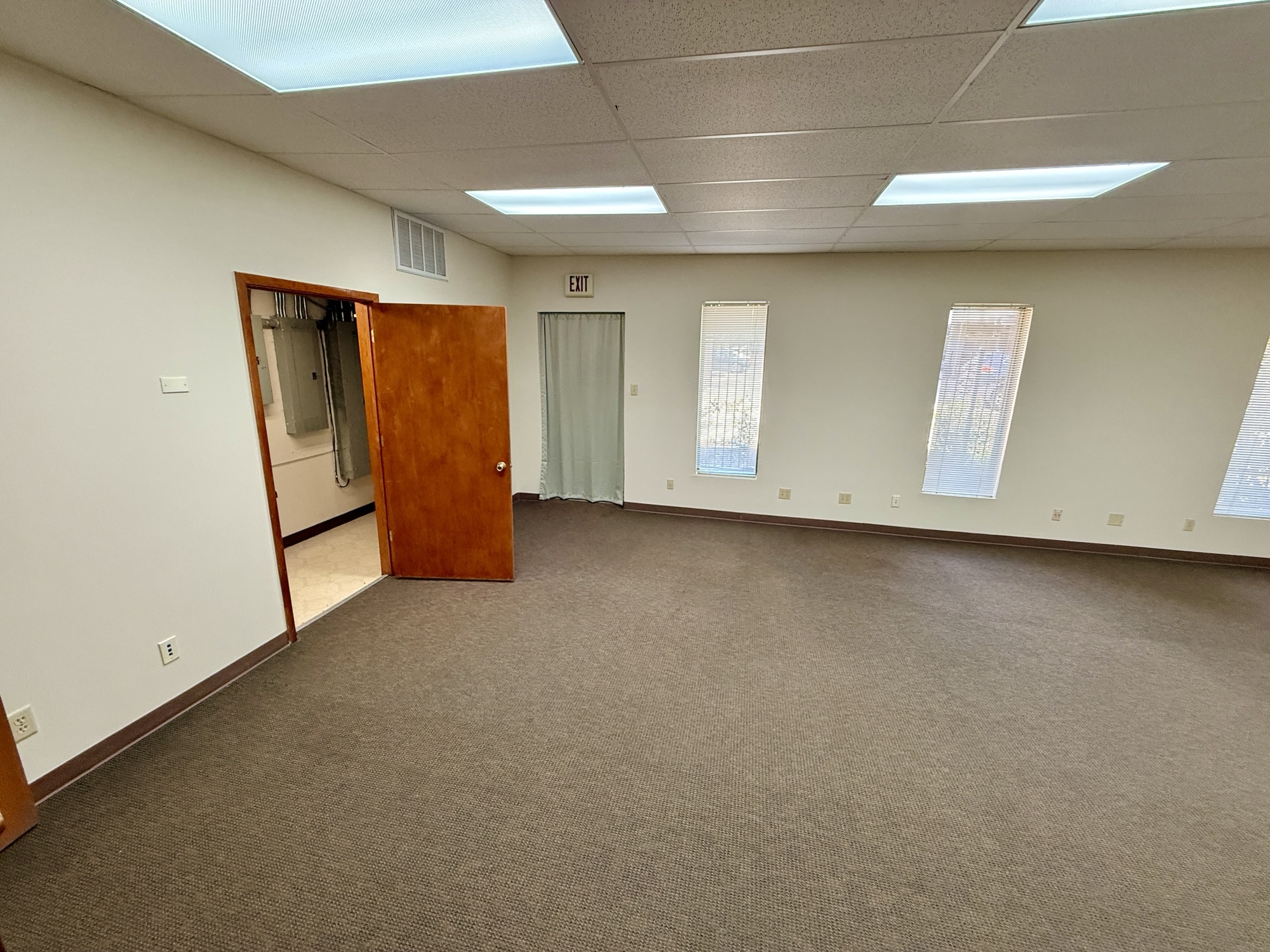 1300 W Koenig Ln — Suite 103