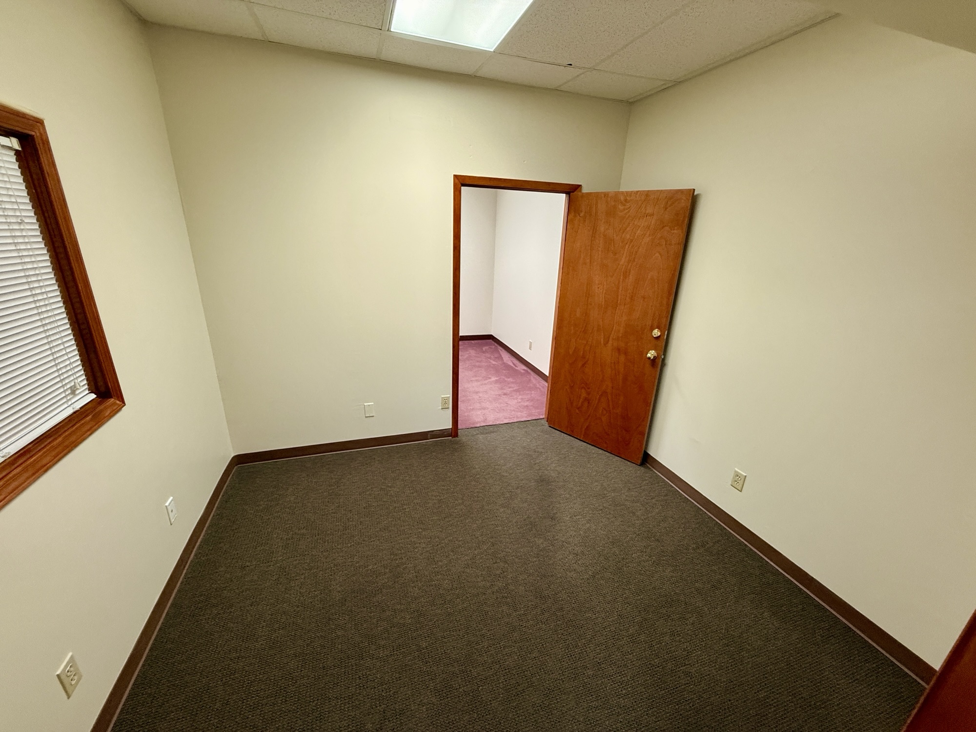 1300 W Koenig Ln — Suite 103