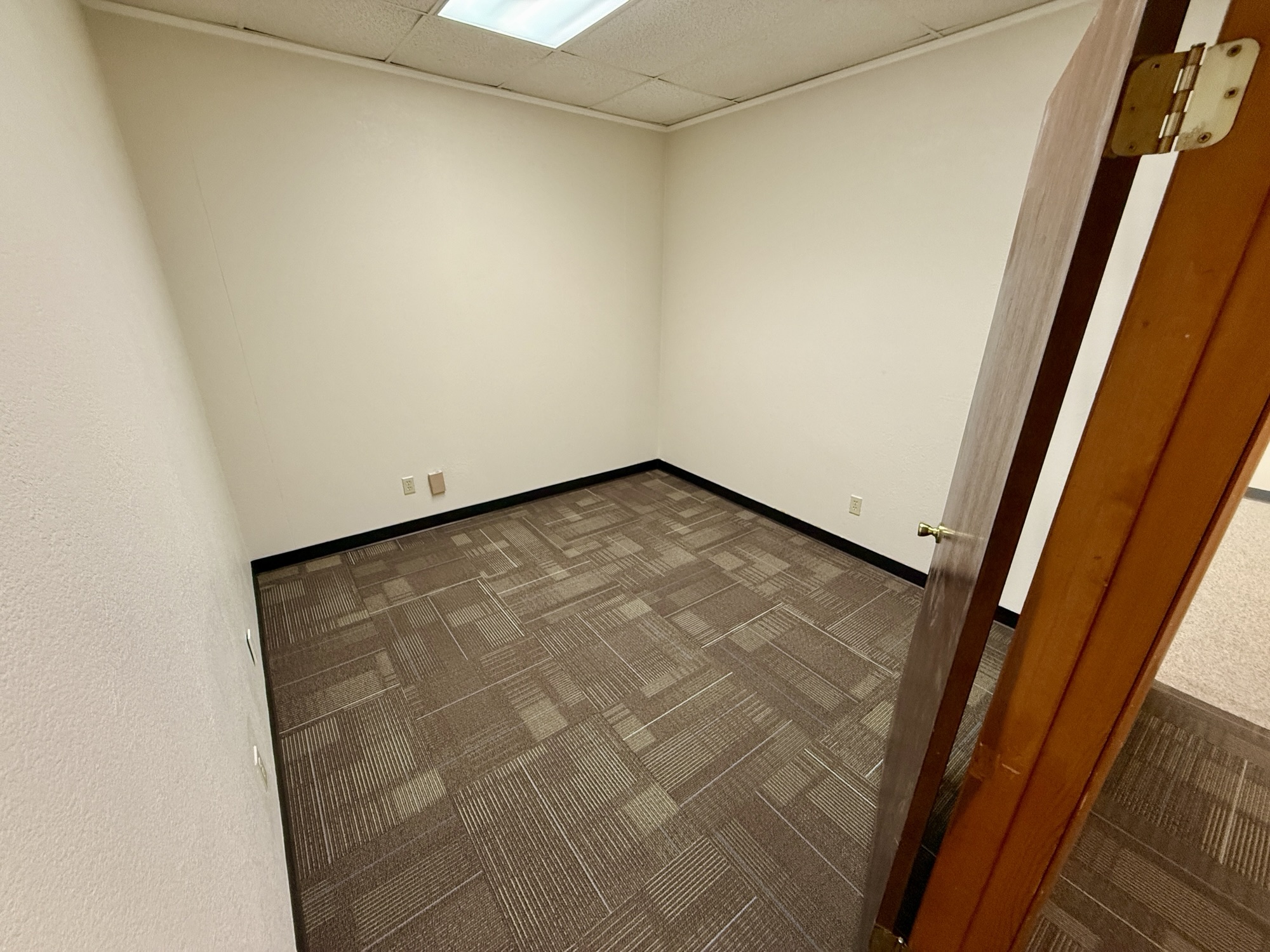 1300 W Koenig Ln — Suite 220