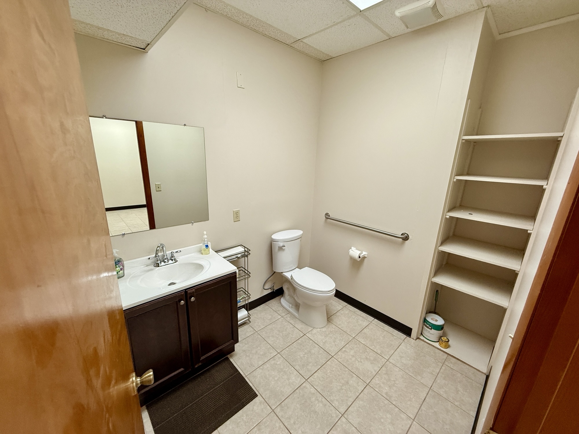 1300 W Koenig Ln — Suite 220