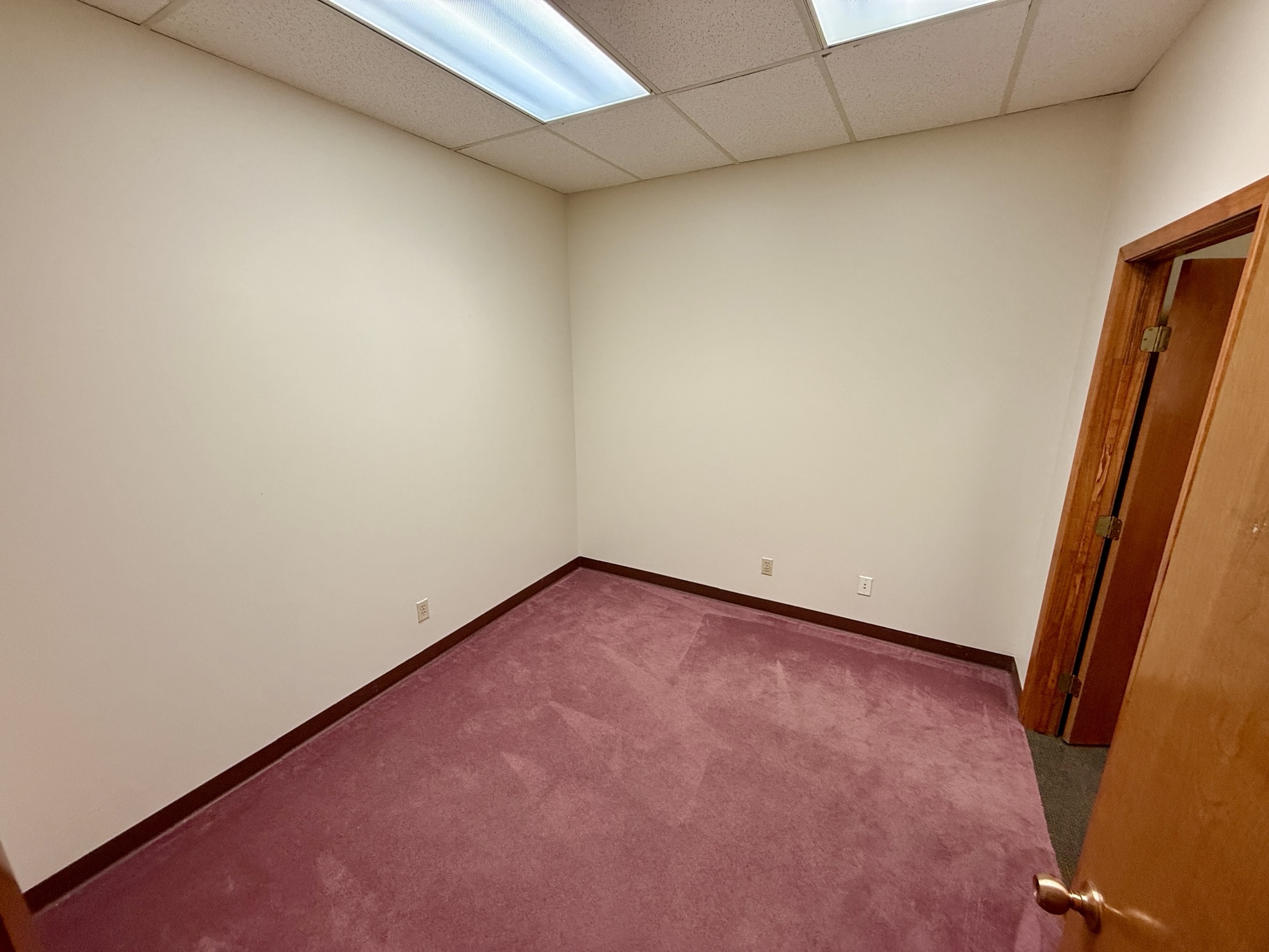 1300 W Koenig Ln — Suite 103