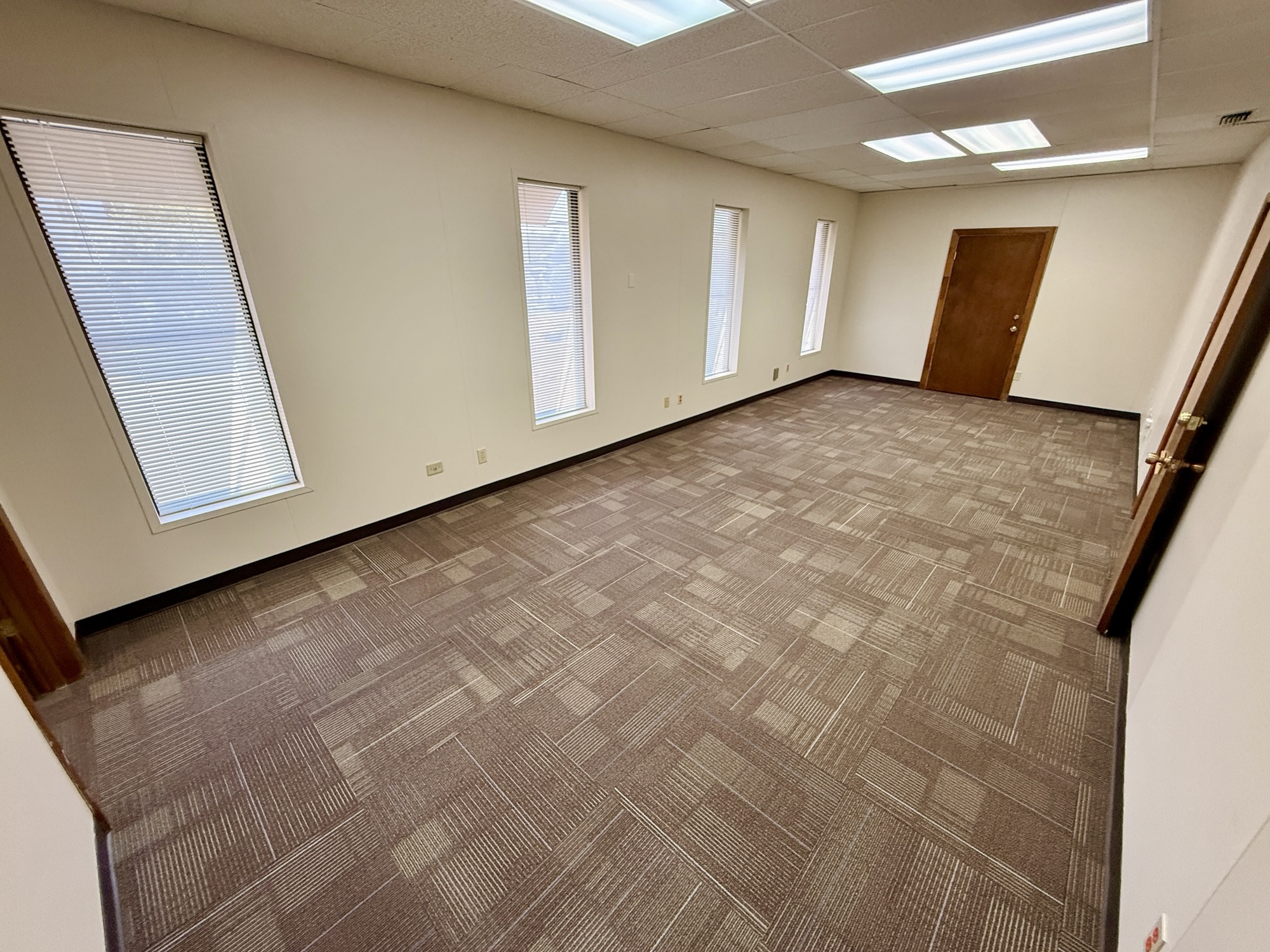 1300 W Koenig Ln — Suite 290