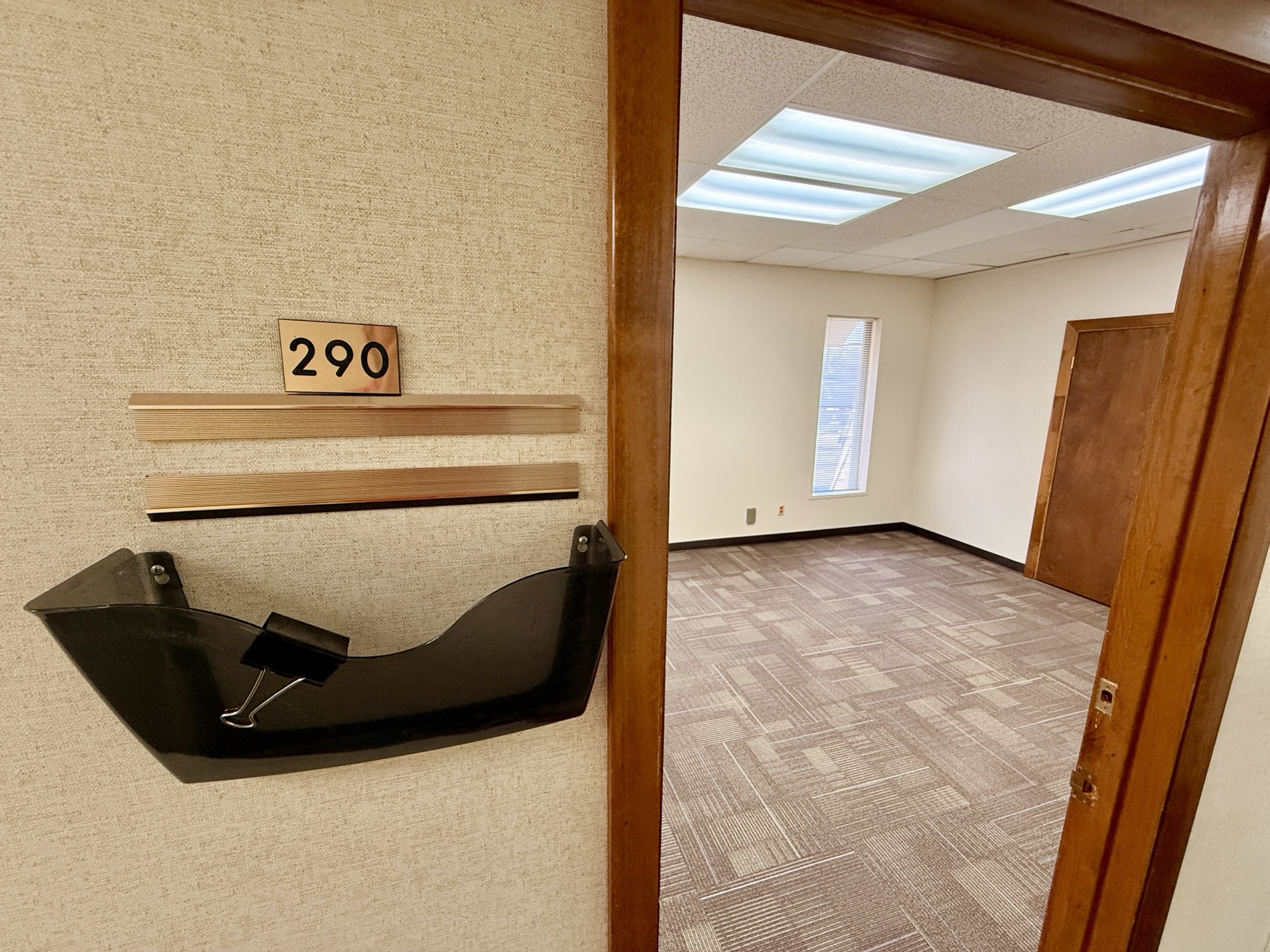 1300 W Koenig Ln — Suite 290