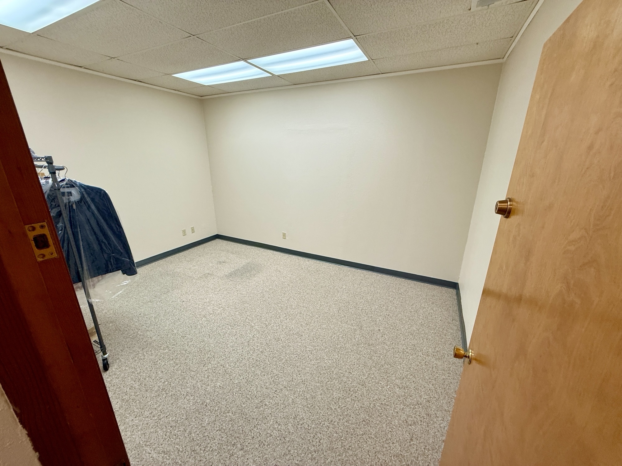 1300 W Koenig Ln — Suite 220