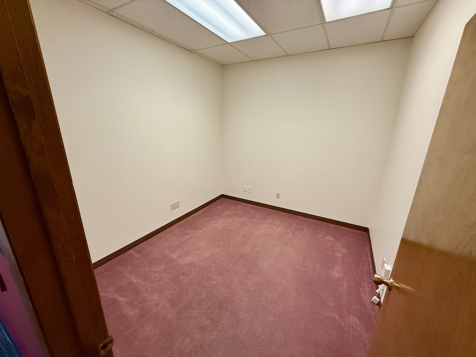 1300 W Koenig Ln — Suite 4