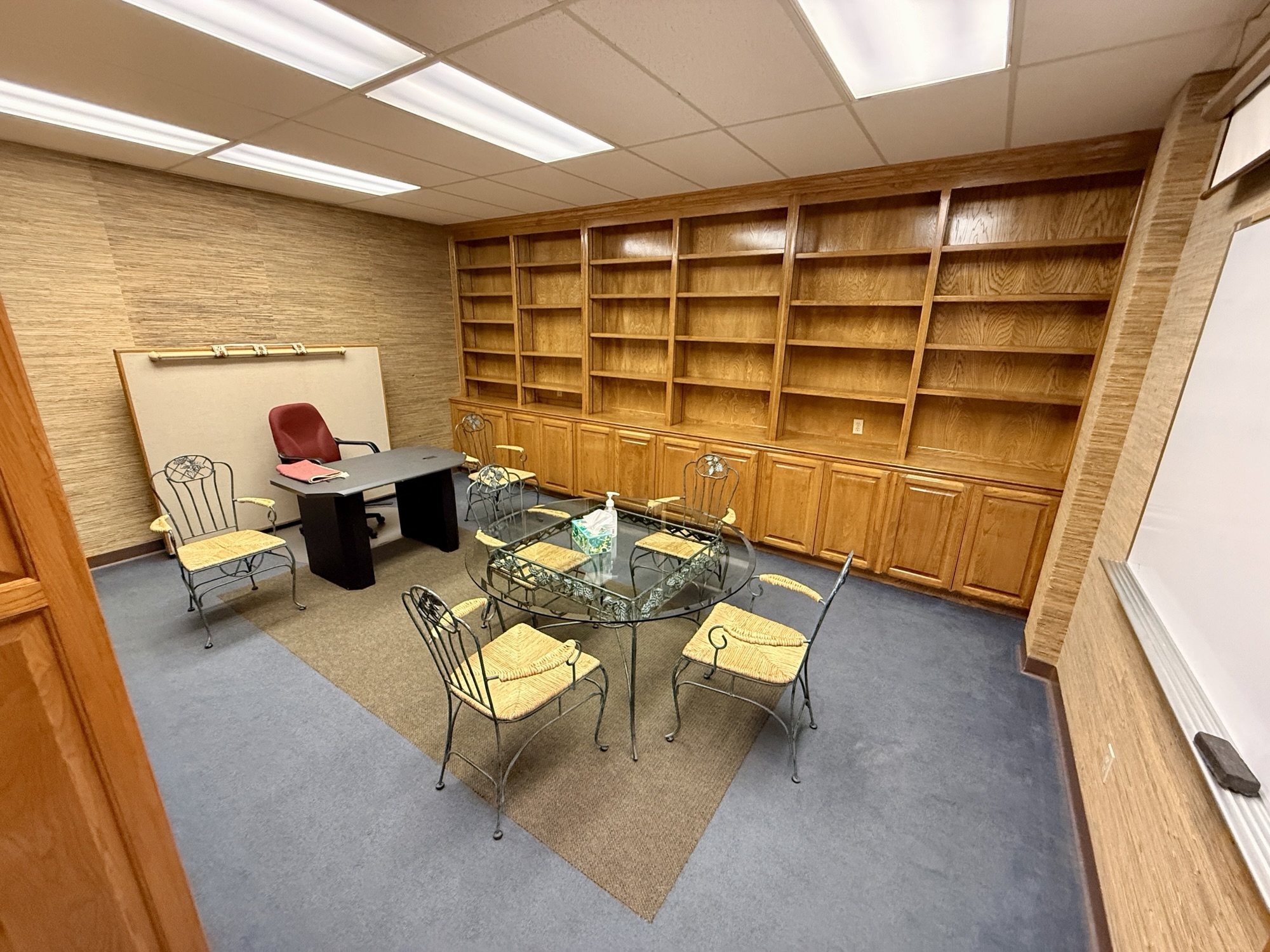 1300 W Koenig Ln — Suite 5